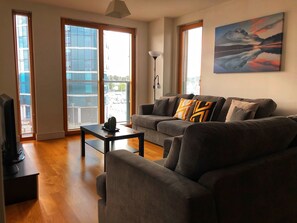 Executive Apartment, 2 Bedrooms, 2 Bathrooms, Marina View | Living room - The Wharf Medway (Chatham)