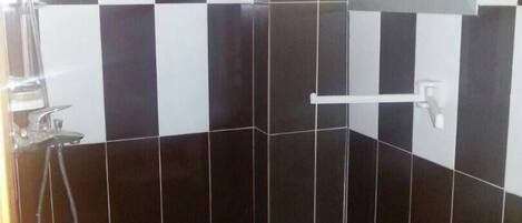 Family Apartment | Bathroom