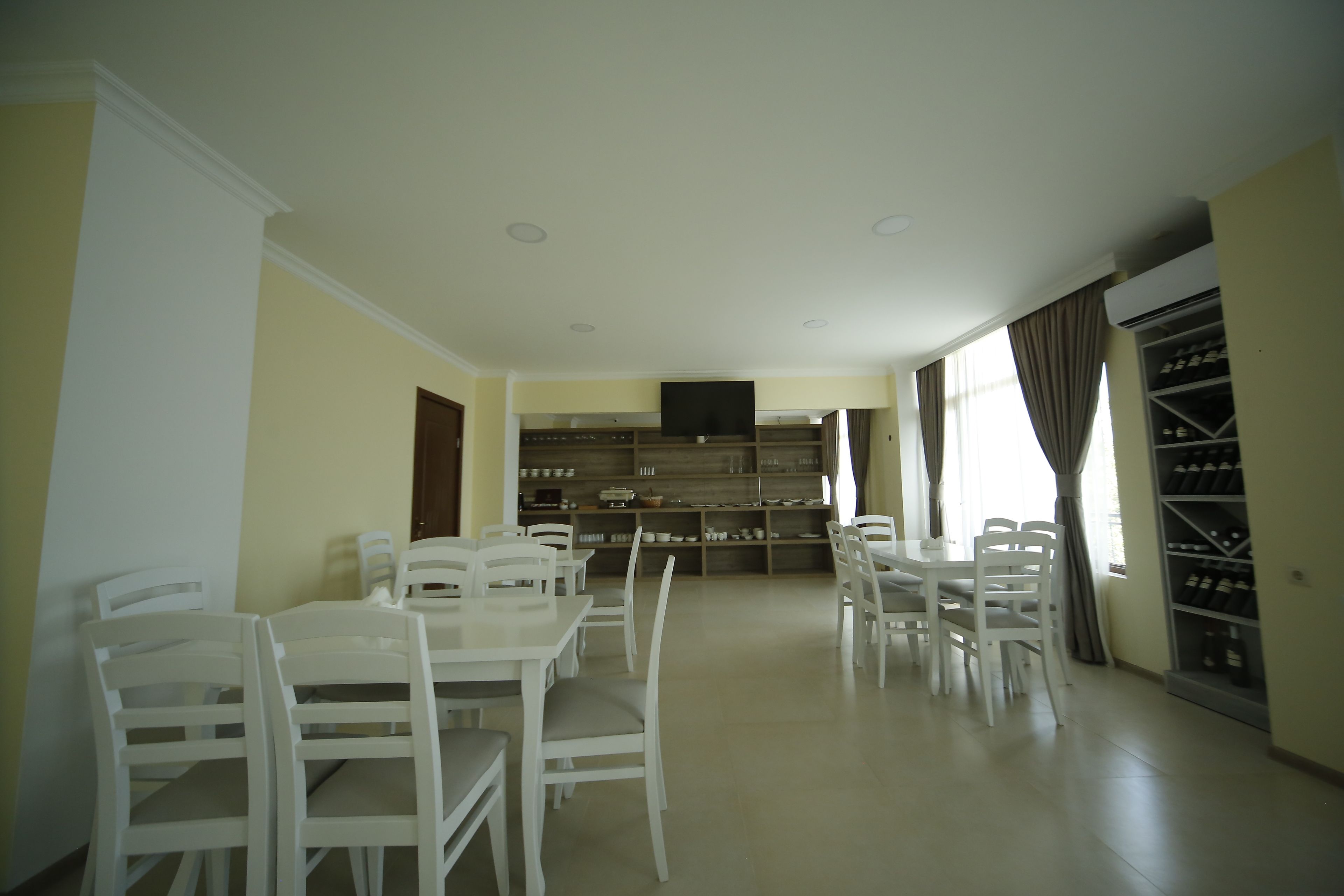 Café da manhã com buffet todos os dias mediante uma taxa
