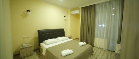 Camera Standard con letto matrimoniale o 2 letti singoli | Minibar, una scrivania, insonorizzazione, letti aggiuntivi (a pagamento)