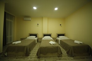 Minibar, desk, soundproofing, rollaway beds - Comfort (Kutaisi)