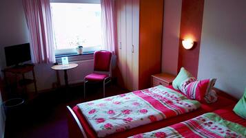 Double Room | Desk, iron/ironing board, free WiFi, bed sheets