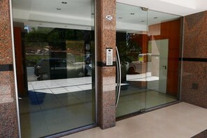 Property entrance - Jean Jaures by Esthetic (Buenos Aires)