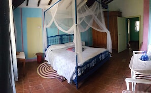 Premium bedding, desk, soundproofing, cots/infant beds