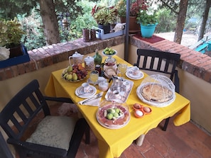 Free daily local cuisine breakfast