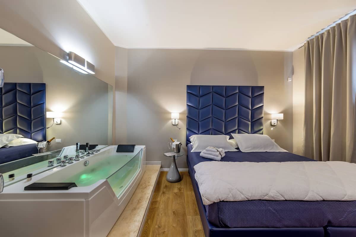 Design-Doppelzimmer, Whirlpool | Minibar, individuell eingerichtet, Schreibtisch