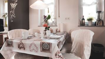 Apartment, 1 Bedroom (incl. 40 EUR cleaning fee) | Private kitchen | Full-sized fridge, microwave, oven, stovetop