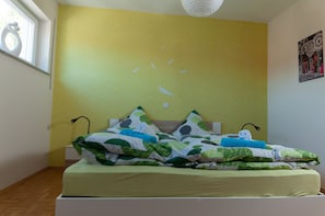 Apartment, 1 Schlafzimmer (incl. 40 EUR cleaning fee) | 1 Schlafzimmer, Minibar, Bügeleisen/Bügelbrett, kostenloses WLAN