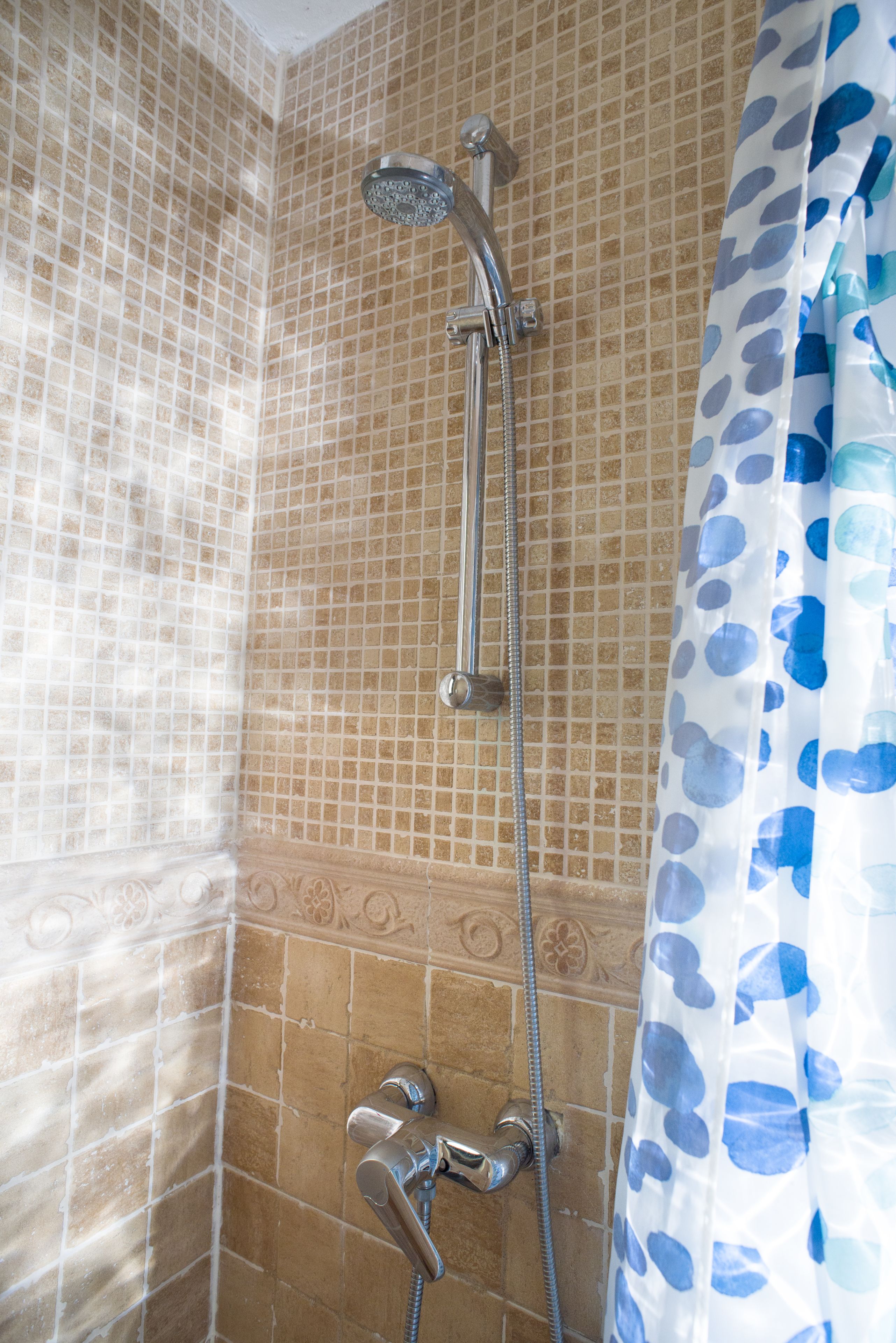 Shower kamar mandi