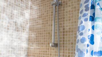 Shower kamar mandi