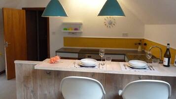 Loft, 1 Queen Bed | In-room dining