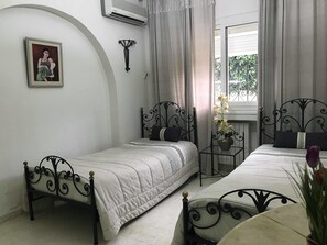 Comfort House, 3 Bedrooms | In-room dining - Maison de Luxe Pour Toute la Famille (Hammamet)