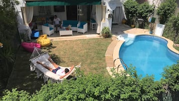 Hồ bơi ngoài trời