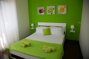 Double or Twin Room, Shared Bathroom, Lake View | Wi-fi percuma