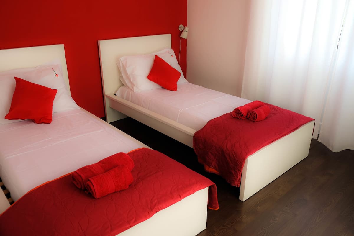 Chambre Double ou avec lits jumeaux, salle de bains commune, vue lac | Wi-Fi gratuit
