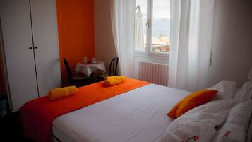 Double or Twin Room, Shared Bathroom, Lake View | Wi-fi percuma