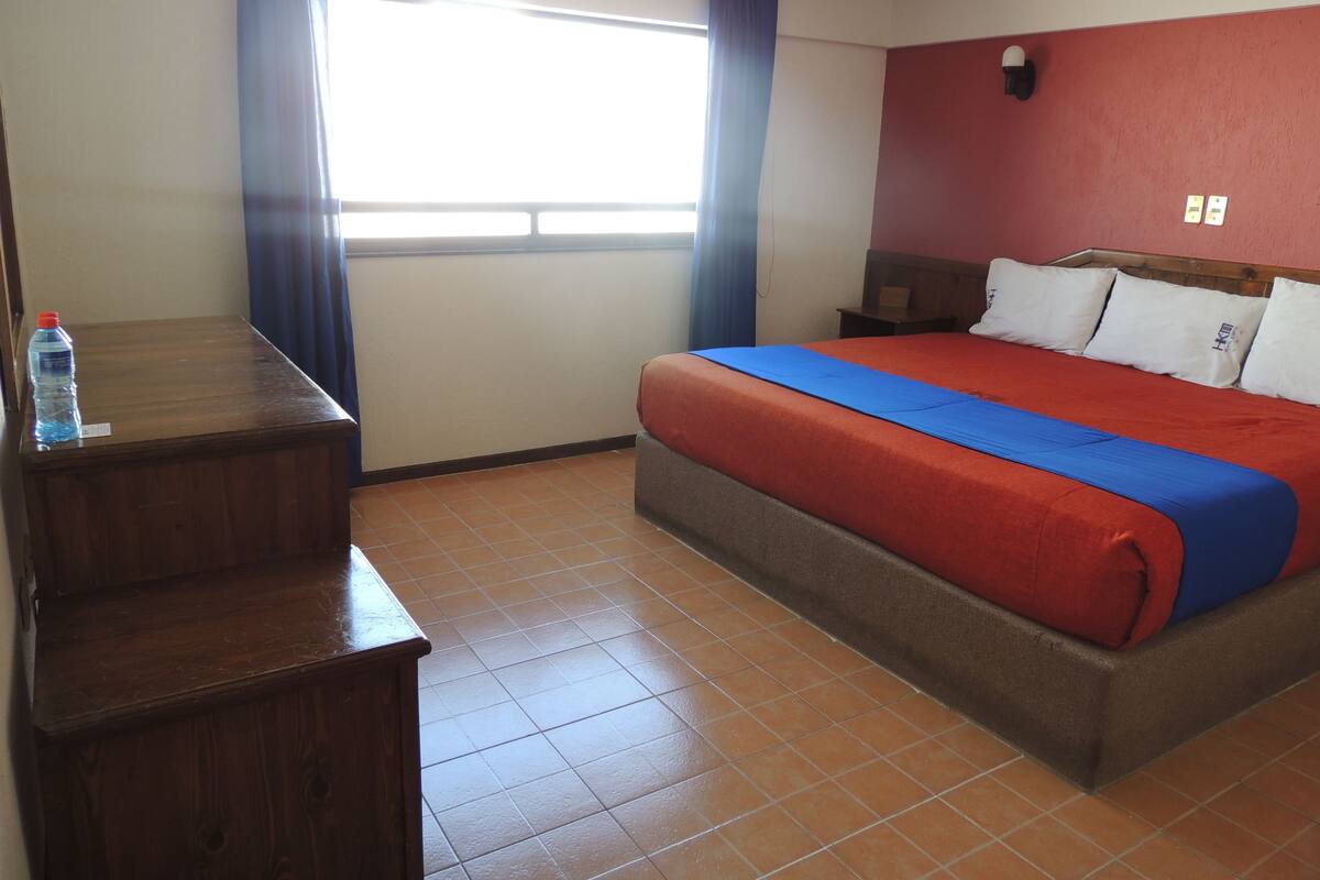 Traditional Room, 1 King Bed, Non Smoking | Egyptian cotton sheets, premium bedding, desk