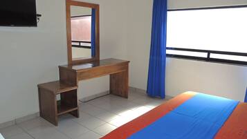 Habitación tradicional, 1 cama King size, para no fumadores | Sábanas de algodón egipcio y ropa de cama de alta calidad