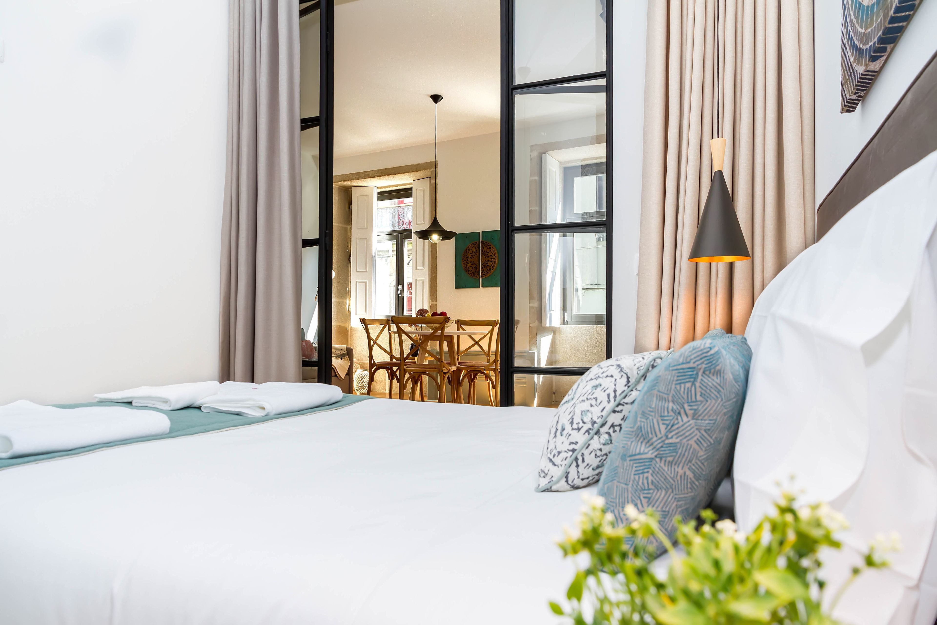 Căn hộ, 1 phòng ngủ (Esmerald Oasis 1F) | Trang trí khác biệt, trang bị nội thất với thiết kế riêng biệt, bàn 