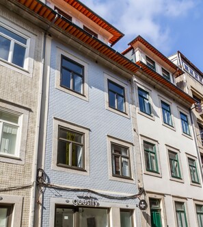 Pintu masuk properti