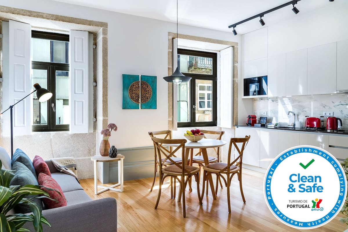 Apartment, 1 Bedroom (Esmerald Oasis 1F) | Living area