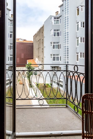 Apartemen Deluks, 1 kamar tidur (Fire Ilusion – 2T) | Pemandangan balkon