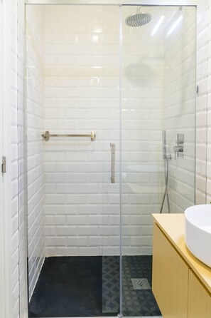 Appartement Supérieur (Cristal Edge 2F) | Douche de la salle de bain