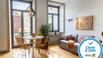 Deluxe Apartment, 1 Bedroom (Fire Ilusion – 2T) | Living room | 43-inch flat-screen TV with cable channels