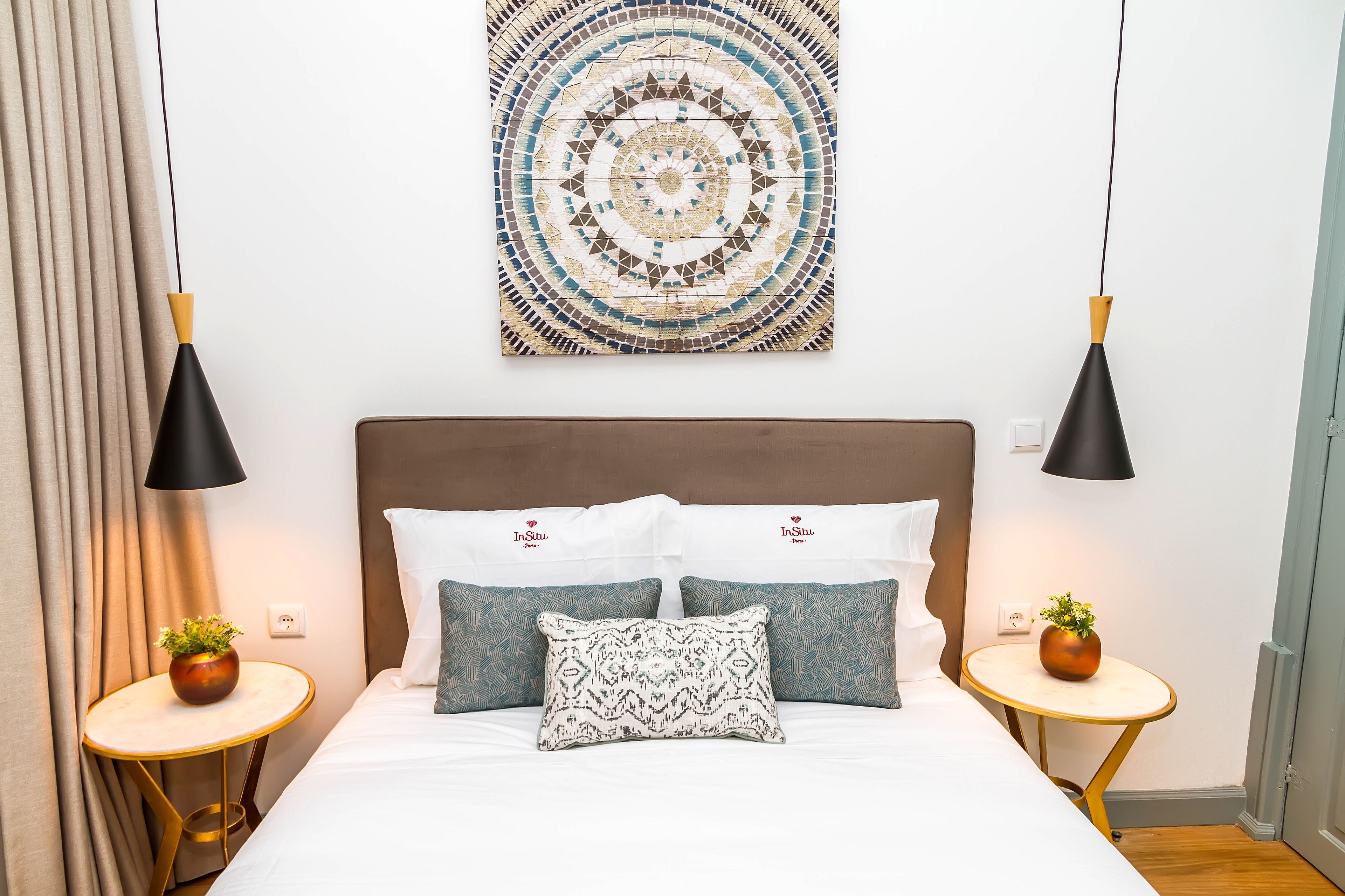 Individually decorated, individually furnished, desk, soundproofing