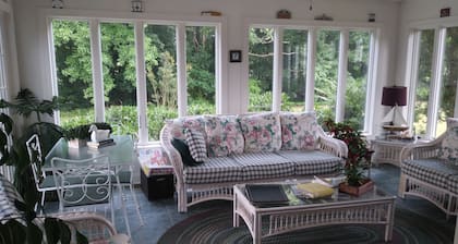 Marvel's on the Creek