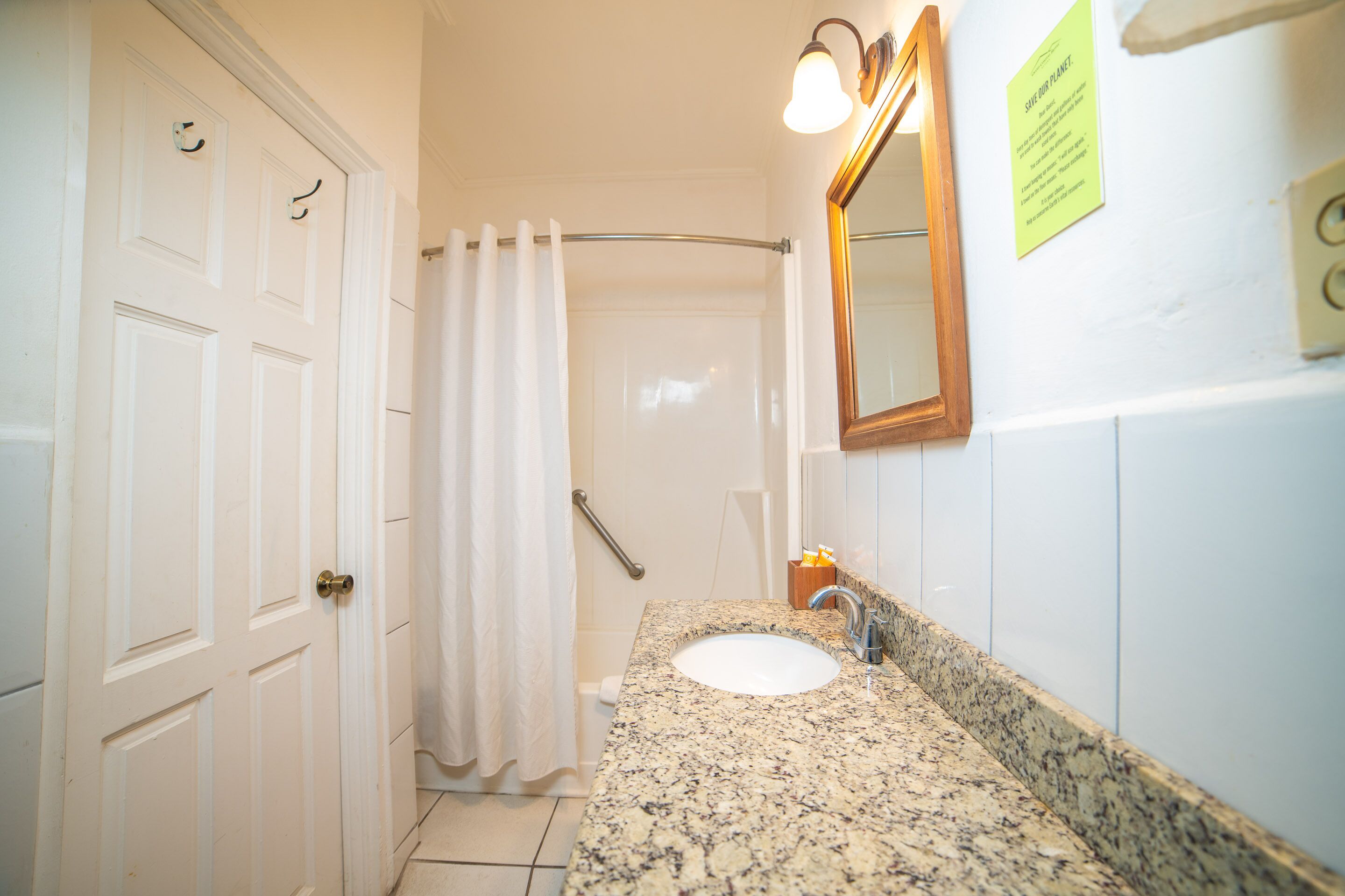 deluxe room, 1 king bed | bathroom | combined shower/bathtub, free toiletries, hair dryer, towels