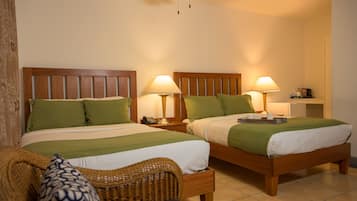 1 habitación, cubrecamas, minibar y caja de seguridad en la habitación