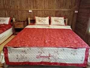 Design Bungalow | Individually decorated, individually furnished, desk, soundproofing