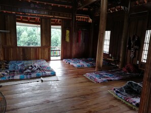 Shared Dormitory, Mixed Dorm, Non Smoking, Partial Lake View | Individually decorated, individually furnished, desk, soundproofing