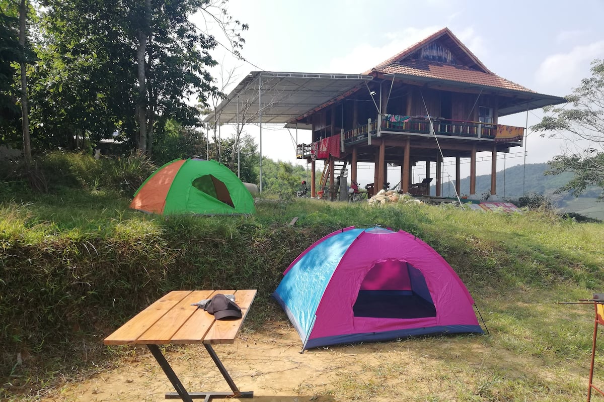 Basic Tent | Individually decorated, individually furnished, desk, soundproofing