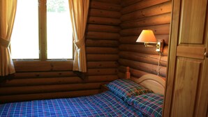 Basic Cabin, Multiple Beds, Non Smoking | Iron/ironing board, free WiFi, individually furnished, bed sheets - Highgarry Lodges (Invergarry)