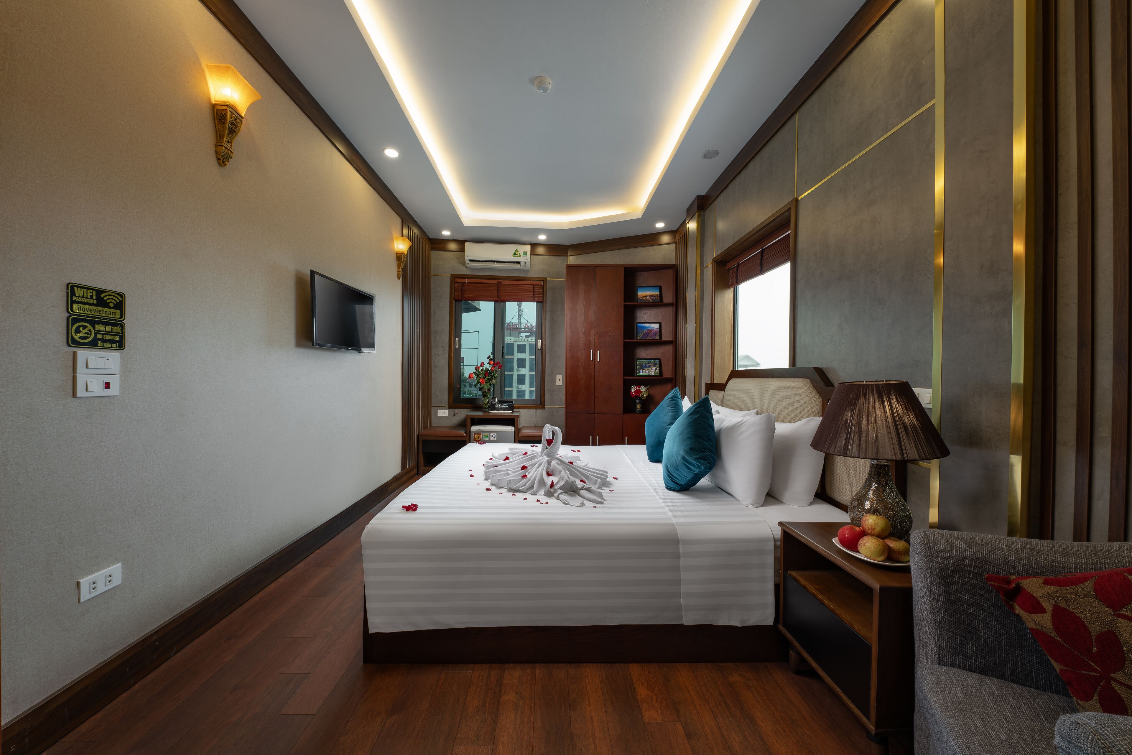 deluxe double room, 1 bedroom, city view, courtyard area | premium bedding, memory-foam beds, minibar, in-room safe