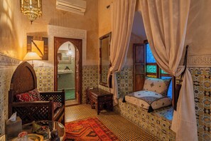 经典客房, 泳池景观, 一层 (Safia) | 客房内保险箱、特色装修、特色家居、遮光窗帘