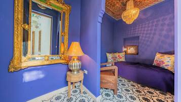 Deluxe Room, Non Smoking, Courtyard View (Essalam) | In-room safe, individually decorated, individually furnished