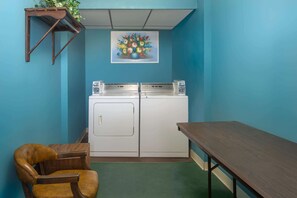 Laundry room - BluKnoll (Casper)