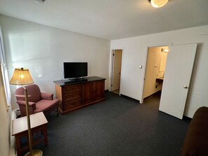 1 bedroom, premium bedding, pillowtop beds, blackout drapes
