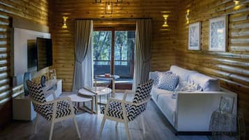 Deluxe Villa, 2 Bedrooms, River View | Living room | Smart TV