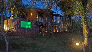 Front of property – evening/night - Riviera Jungle Villas (Puerto Iguazú)