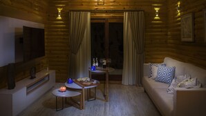 Deluxe Villa, 2 Bedrooms, River View | Living room | Smart TV - Riviera Jungle Villas (Puerto Iguazú)