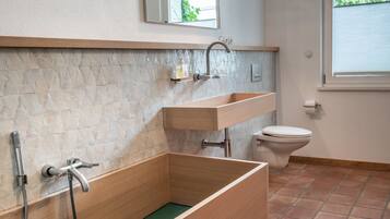 Casa Design, 4 camere da letto | Bagno | Asciugacapelli, asciugamani