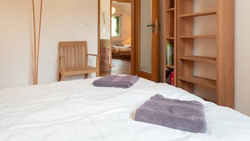 Design House, 4 Bedrooms | Premium bedding, individually decorated, individually furnished, desk