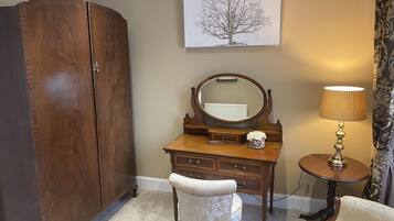 Master suite | Individually decorated, individually furnished, desk, soundproofing