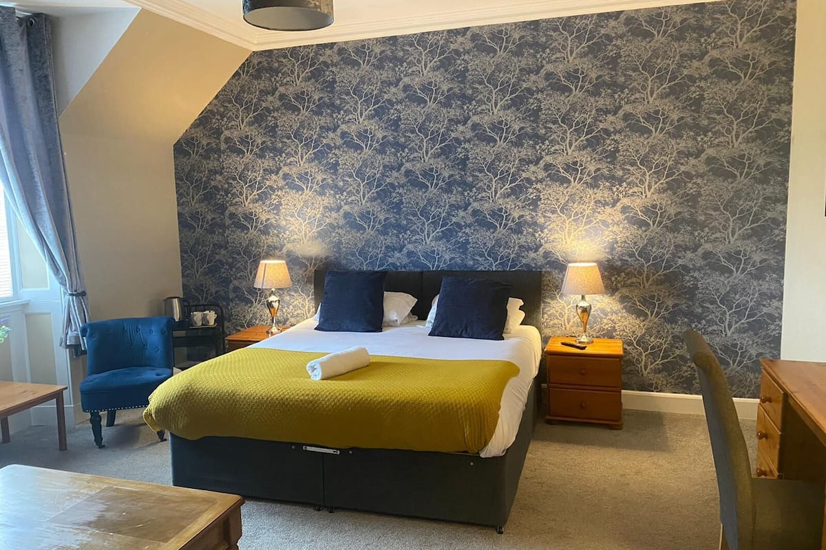 junior suite | 1 bedroom, individually decorated, individually furnished, desk