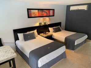 Chambre Standard double, non-fumeur | Fer et planche à repasser, accès au Wi-Fi (inclus), literie fournie