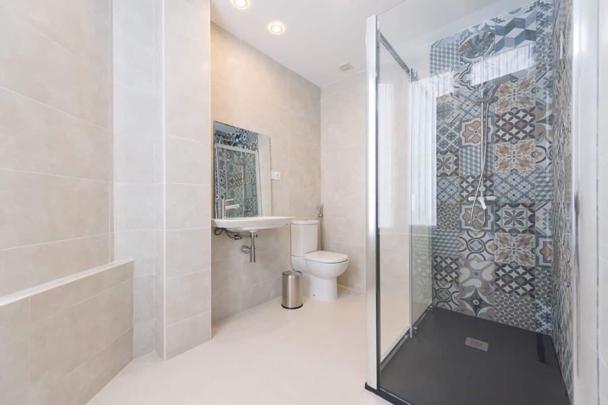 deluxe double room, 1 queen bed with sofa bed, accessible | bathroom | shower, free toiletries, hair dryer, towels